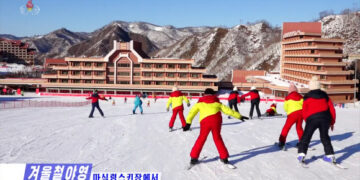 [포토] 스키 타는 북한 야영생들