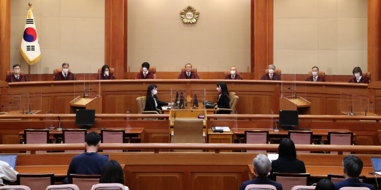 임신 32주 전 ‘태아 성감별 금지’ 위헌 결정 “남아선호 쇠퇴”