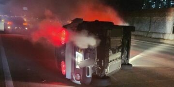 “뒤집힌 차에서 절 꺼내준 남성 세분”…아찔한 사고, 은인 찾아나선 차주