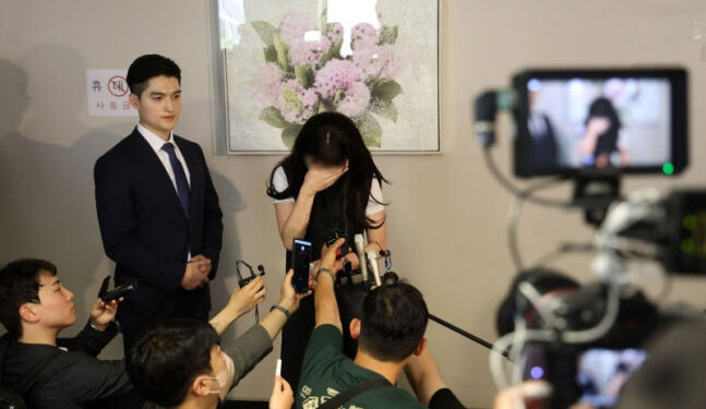 “한녀, 넌 맞아야” ‘부산 돌려차기’ 피해자에 막말 20대 최후