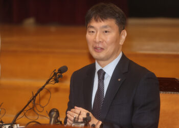 이복현 “부동산PF 책임 회피하는 금융사 퇴출시킬 것”