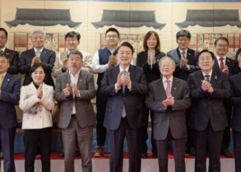 尹정부 노사정 대화 ‘물꼬’…근로시간·정년 해법 찾을까