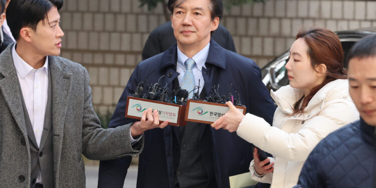 [속보] 조국 ‘입시비리·감찰무마’ 2심도 징역 2년…법정구속 피해