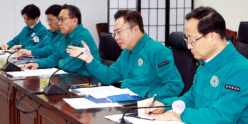 전운 감도는 정부·의료계…복지부, 연휴 첫날 의사단체 집단행동 대비