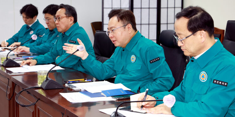 전운 감도는 정부·의료계…복지부, 연휴 첫날 의사단체 집단행동 대비