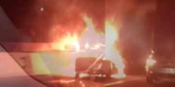 중부내륙고속도 여주분기점 부근서 K5 전소…귀성길 정체