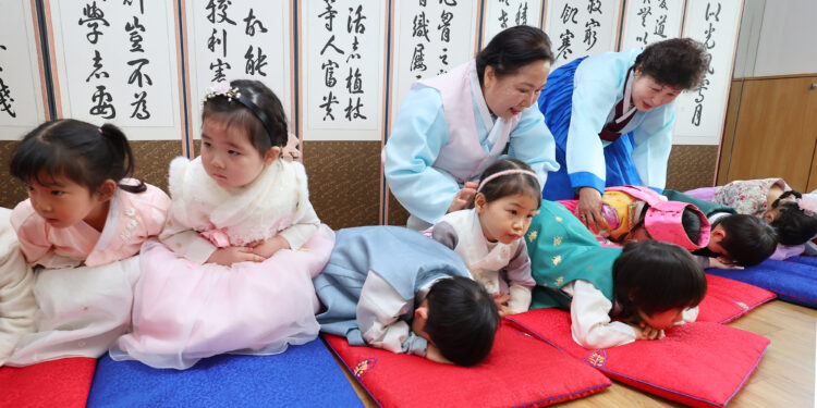 세뱃돈 액수는 최대 10만원…세뱃돈은 취업전까지는 준다