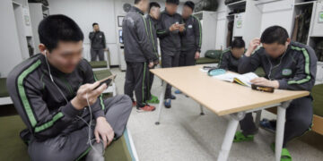 병사 채팅방서 분대장 겨냥 ‘ㅁㅊㄴ인가?’…상관모욕죄 ‘무죄’ 왜?