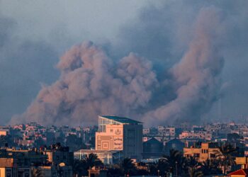 ‘가자 휴전 거부’ 이스라엘, 가자 남부 라파까지 공습