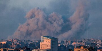 ‘가자 휴전 거부’ 이스라엘, 가자 남부 라파까지 공습