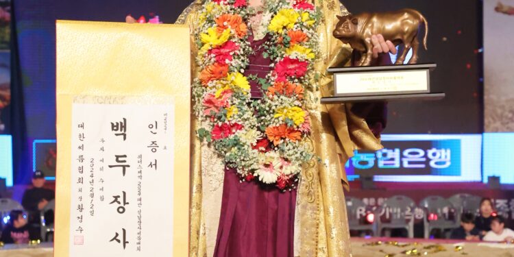 씨름판이 뒤집혔다… 최성민 ‘괴물’ 잡았다