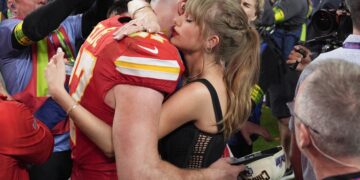 캔자스시티 ‘슈퍼 포옹’ | 서울신문