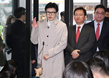 한동훈 “돈봉투·룸살롱이 독립운동가? 갖다댈 걸 대야지”