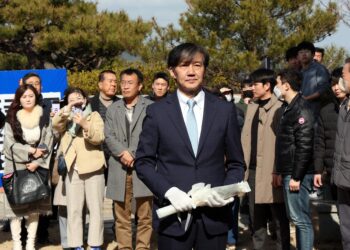 조국 “신당 창당” 야권 연합론 제시… ‘조국의 강’ 건넌 민주는 곤혹
