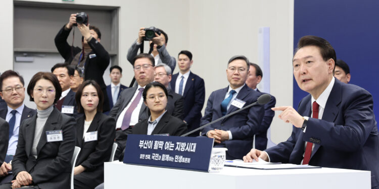 尹 “지방시대 핵심은 부산… 글로벌허브 특별법 제정”