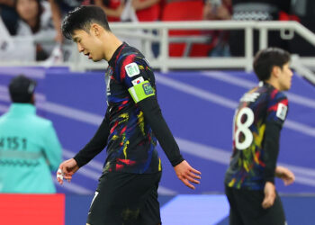 태극마크 달고 주먹질 분열… 클린스만호 그날 이미 졌다