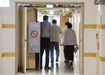 전국 수련병원 10곳서 235명 사직서…‘의료대란’ 현실화 우려