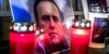 ‘옥중 의문사’ 나발니, 독극물 테러도 견딘 푸틴의 정적