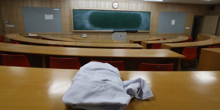 정부 만류에도…의대생들, 20일 ‘집단 휴학’ 강행한다