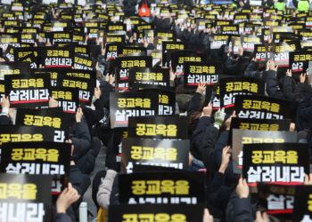 서울 도심 채운 검은 옷 교사들 “서이초 교사 순직 인정하라”