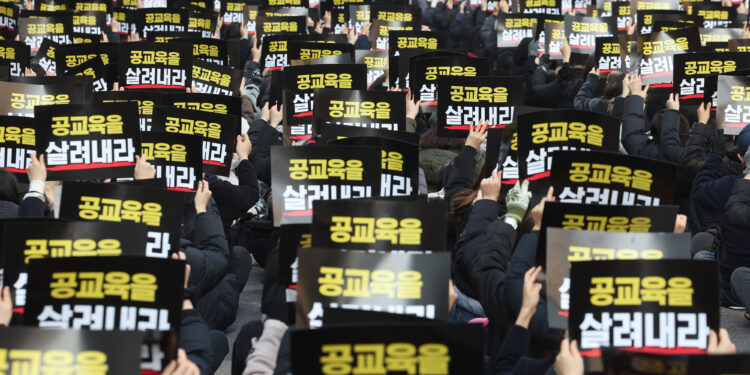 서울 도심 채운 검은 옷 교사들 “서이초 교사 순직 인정하라”