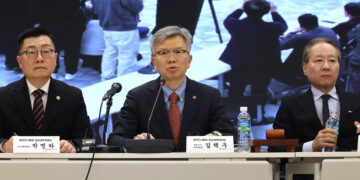 의협 비대위, 첫 회의서 “정부 야욕 막아야”… 국힘 “어떤 구제·선처도 없다”