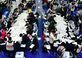 역대급 초접전… 여론조사 입 닫은 30대 여성 ‘샤이 與’냐 ‘샤이 野’냐[한규섭의 데이터 정치학]