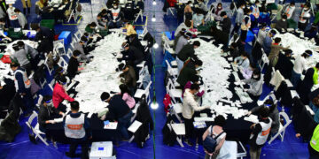 역대급 초접전… 여론조사 입 닫은 30대 여성 ‘샤이 與’냐 ‘샤이 野’냐[한규섭의 데이터 정치학]