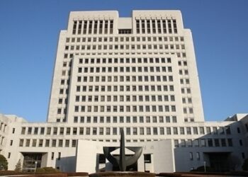 [속보] ‘남학생과 부적절 관계’ 교사…대법 “성학대 맞다” 확정