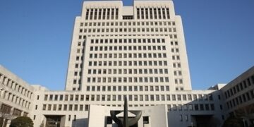 [속보] ‘남학생과 부적절 관계’ 교사…대법 “성학대 맞다” 확정