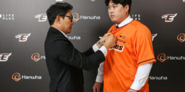 류현진 자존심 세운 ‘37세 8년 계약’, 규모는 ‘역대 최대’ 170억…9위 한화의 대반격