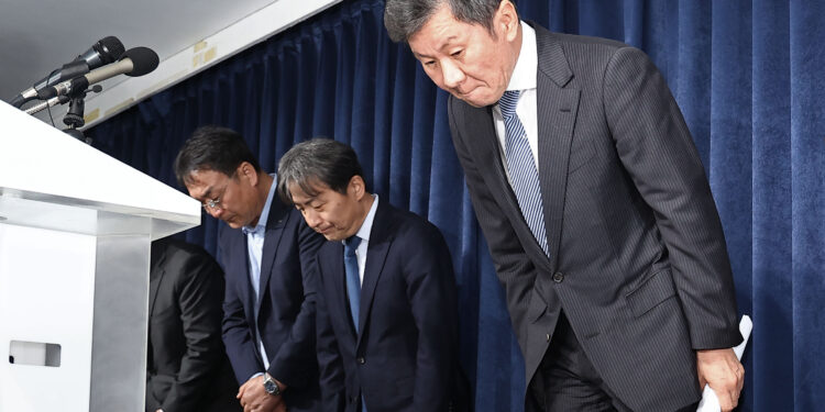 [오늘의 눈] 회장님 책임 없어지나요… 고개 숙이고 꼬리 자르고 숨어 버리면