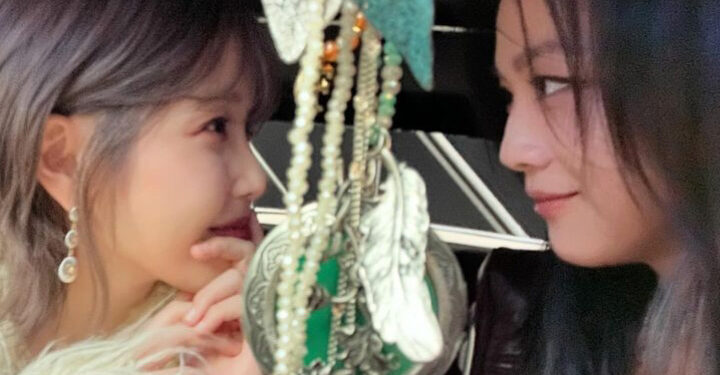 탕웨이 편지 받고 감동한 아이유 “늘 좋아하겠다” | 연예