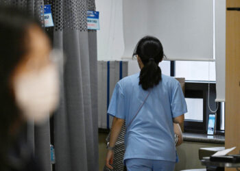 정부vs의사 ‘강대강’ 갈등 격화…전공의 80% 사직에 비대면 진료 전면 허용