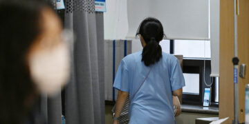 정부vs의사 ‘강대강’ 갈등 격화…전공의 80% 사직에 비대면 진료 전면 허용