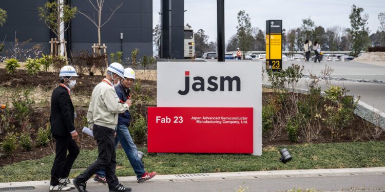 격차 벌리는 TSMC, 추격하는 인텔…불꽃 튀는 반도체 ‘나노 경쟁’