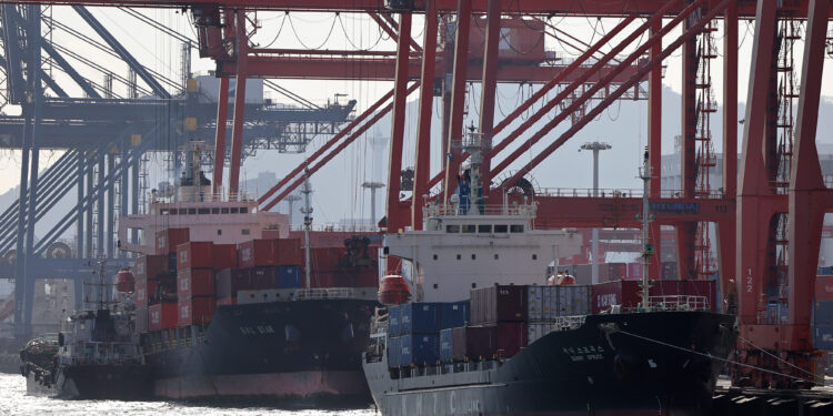 한국인 최초 여성 선장, 국내 첫 여성 도선사 됐다