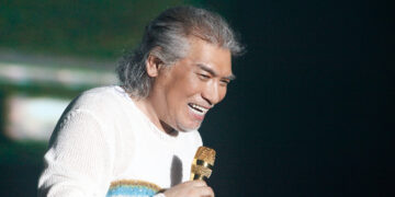 박수 칠 때 떠나는 가황… “반백년 넘게 잡은 마이크 내려놓는다”