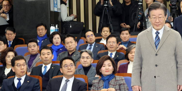 임종석 탈락, 고민정 사퇴… ‘文·明 갈등’ 터졌다