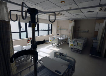 폐암 4기도, 응급 환자도 줄이송… 과부하 걸린 공공병원