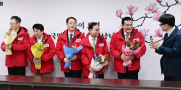 한동훈, 외교안보 인재 영입… 현직 북핵수석대표 입성은 논란