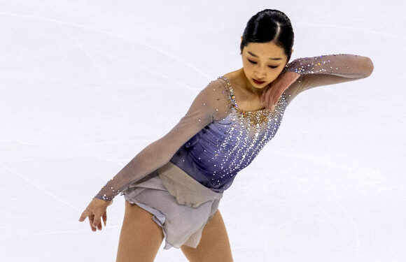 [포토] 신지아의 금빛 연기 | 서울신문