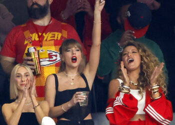 [포토] ‘슈퍼볼’ 남자친구 응원하는 테일러 스위프트 | 연예