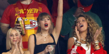 [포토] ‘슈퍼볼’ 남자친구 응원하는 테일러 스위프트 | 연예