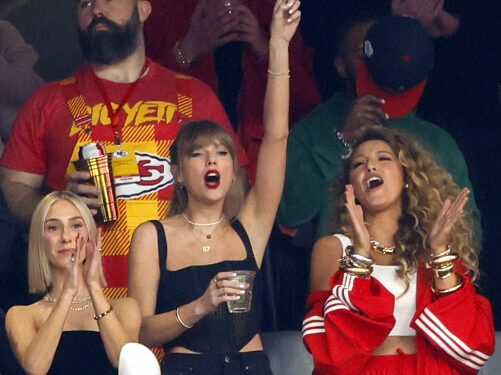 [포토] ‘슈퍼볼’ 남자친구 응원하는 테일러 스위프트 | 연예