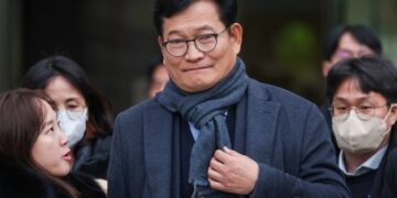 검찰 “불법 선거자금 사용 승인” 송영길 “돈봉투 보고 못 받았다”