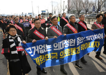 “낭떠러지 앞”…분노한 의사 2만명 여의도 모인다