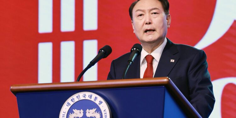 ‘의대 증원’ 호응…尹지지율 39%, 국힘 vs 민주 ‘오차범위’ 밖