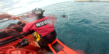 마라도 해상 전복어선 선원 추정 실종자 시신 1구 인양