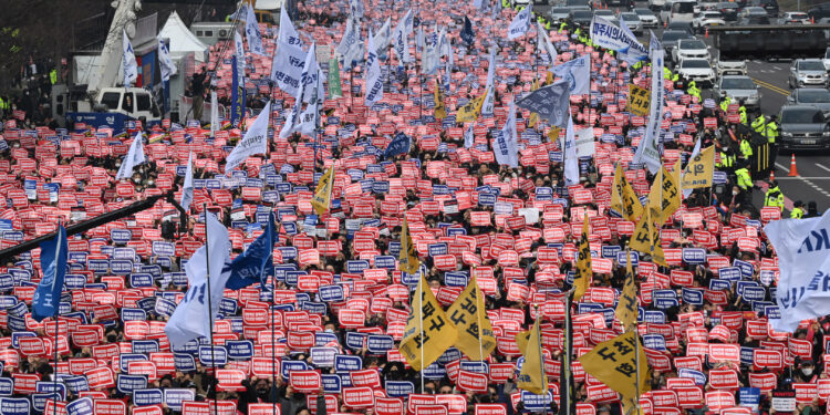 의사 1만명 여의도 결집… 4일부터 사법절차 돌입